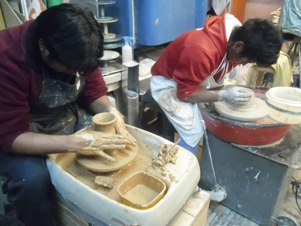 imagen trabajando arcilla