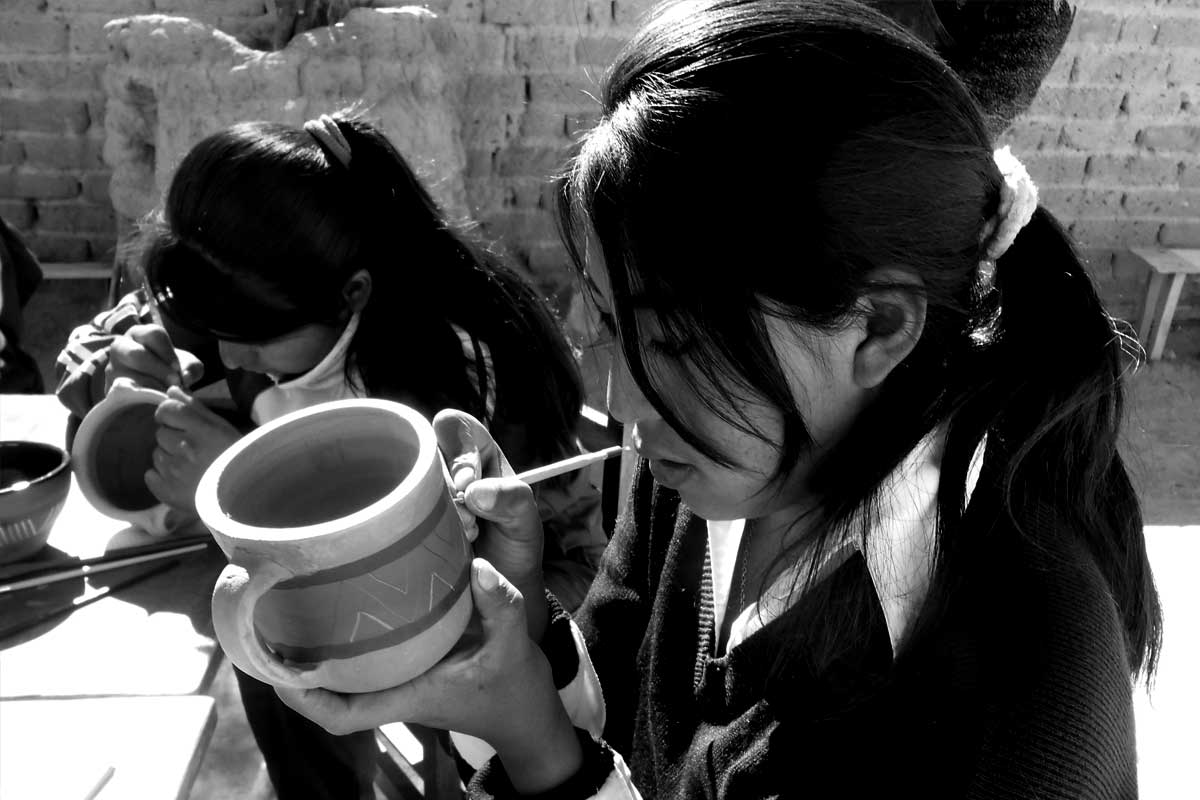 imagen gente trabajando ceramica