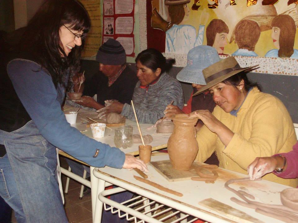 imagen gente trabajando ceramica